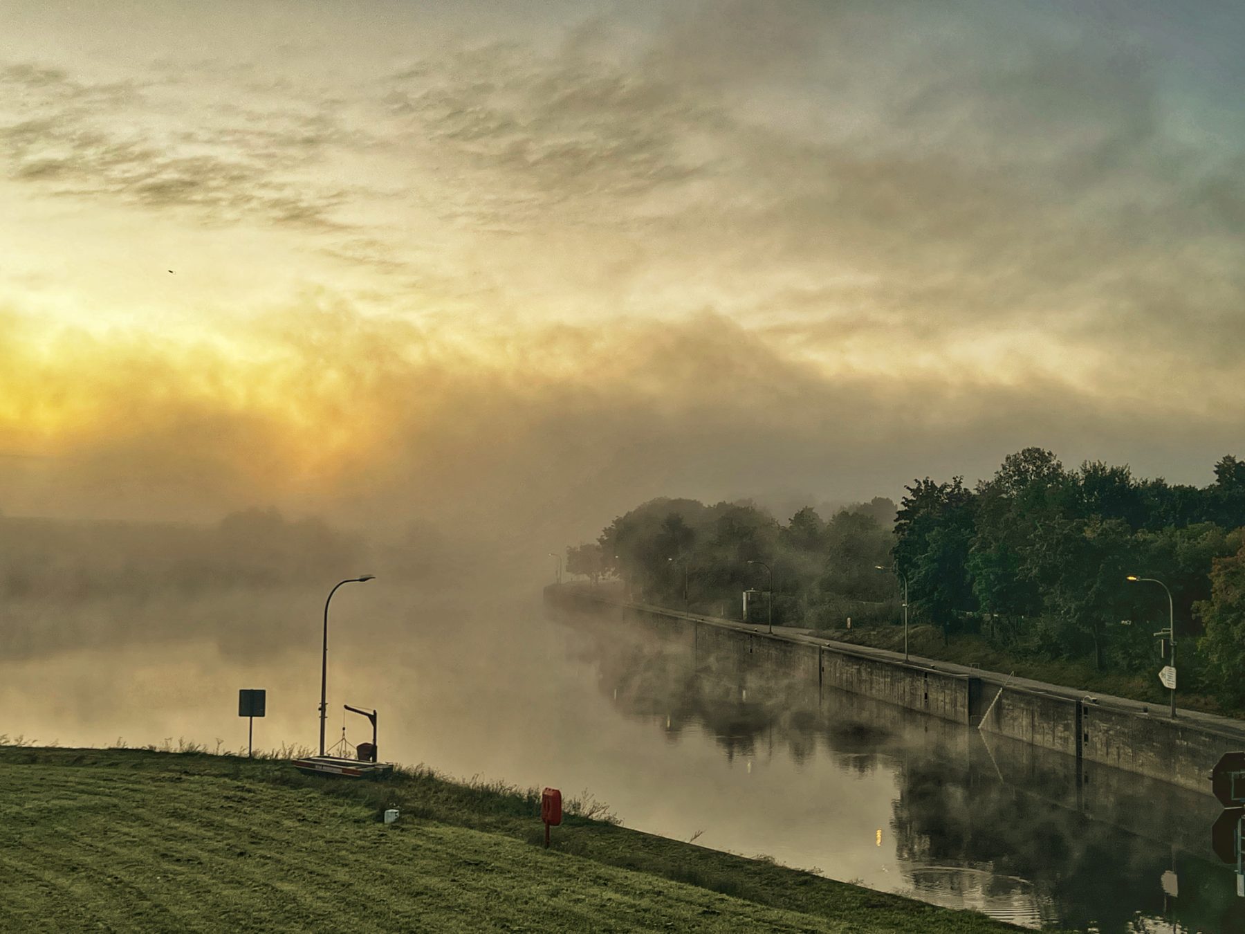 Morgennebel über der Donau bei Regensburg